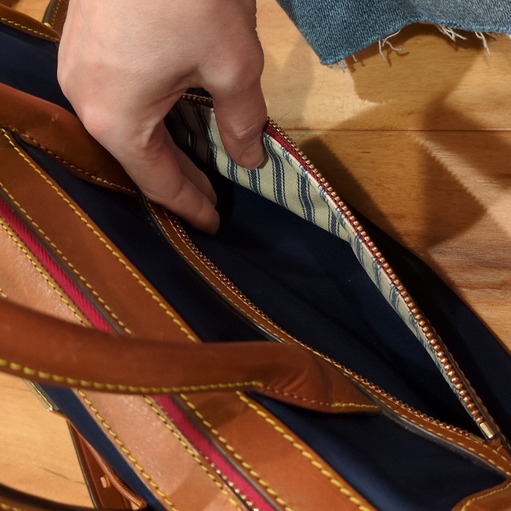 Dooney & Bourke Navy 🔵 Wayfarer Satchel Camden Collection crossbody purse - Picture 11 of 16